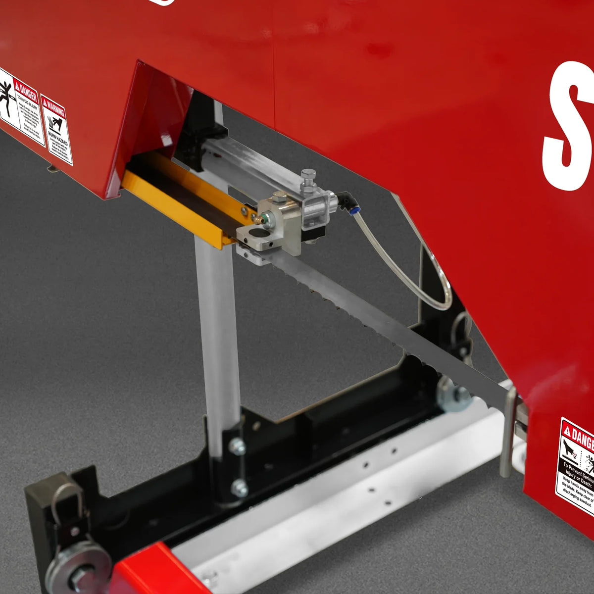 26" Portable Sawmill,  420cc 15HP E-Start Gasoline Engine,  20" Board  Width,  13' Track Length ,  SM-26