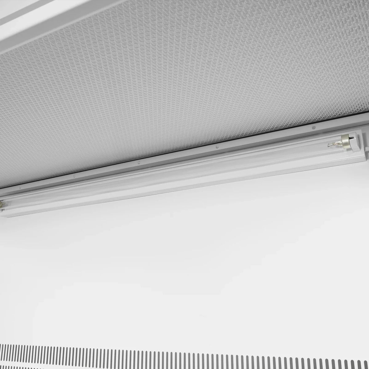 33.9″ Wide CB-V1 Vertical Laminar Flow Clean Bench with HEPA Filtration & UV Sterilization | ISO Class 5
