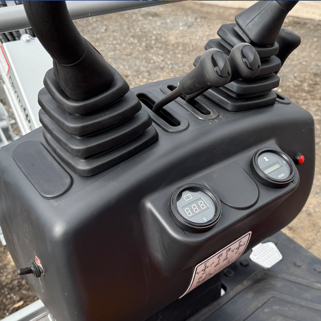 CREX6-M Petrol 600kg Micro / Mini Excavator Digger Loncin Engine