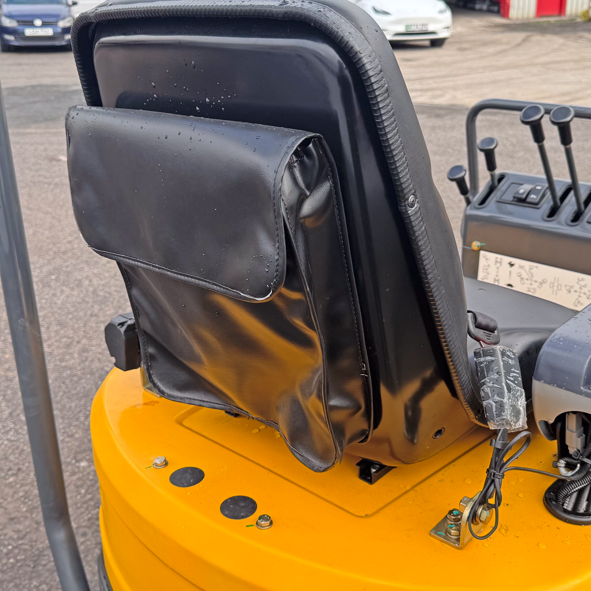 Shantui SE12 Mini Excavator | Kubota Engine Euro Stage 5 | 1200kg | 3 Cylinder