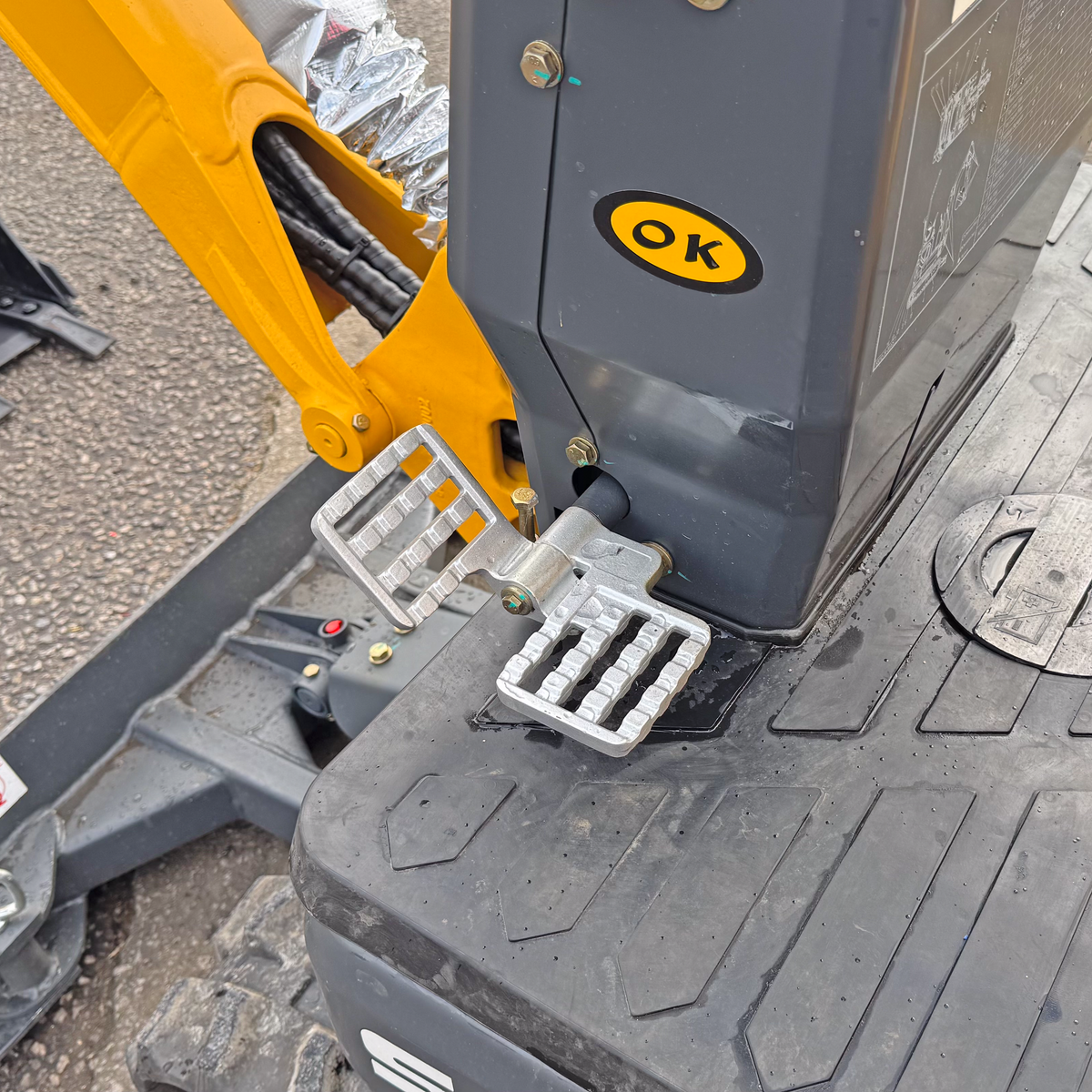 Shantui SE12 Mini Excavator | Kubota Engine Euro Stage 5 | 1200kg | 3 Cylinder