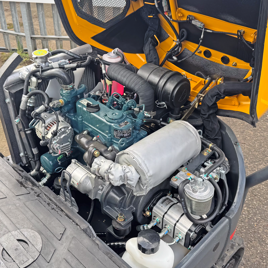 Shantui SE12 Mini Excavator | Kubota Engine Euro Stage 5 | 1200kg | 3 Cylinder