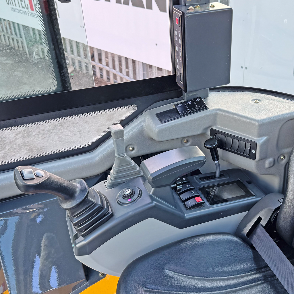 Shantui SE18SR Mini Excavator | Kubota Engine Euro Stage 5 | 1850kg | 3 Cylinder
