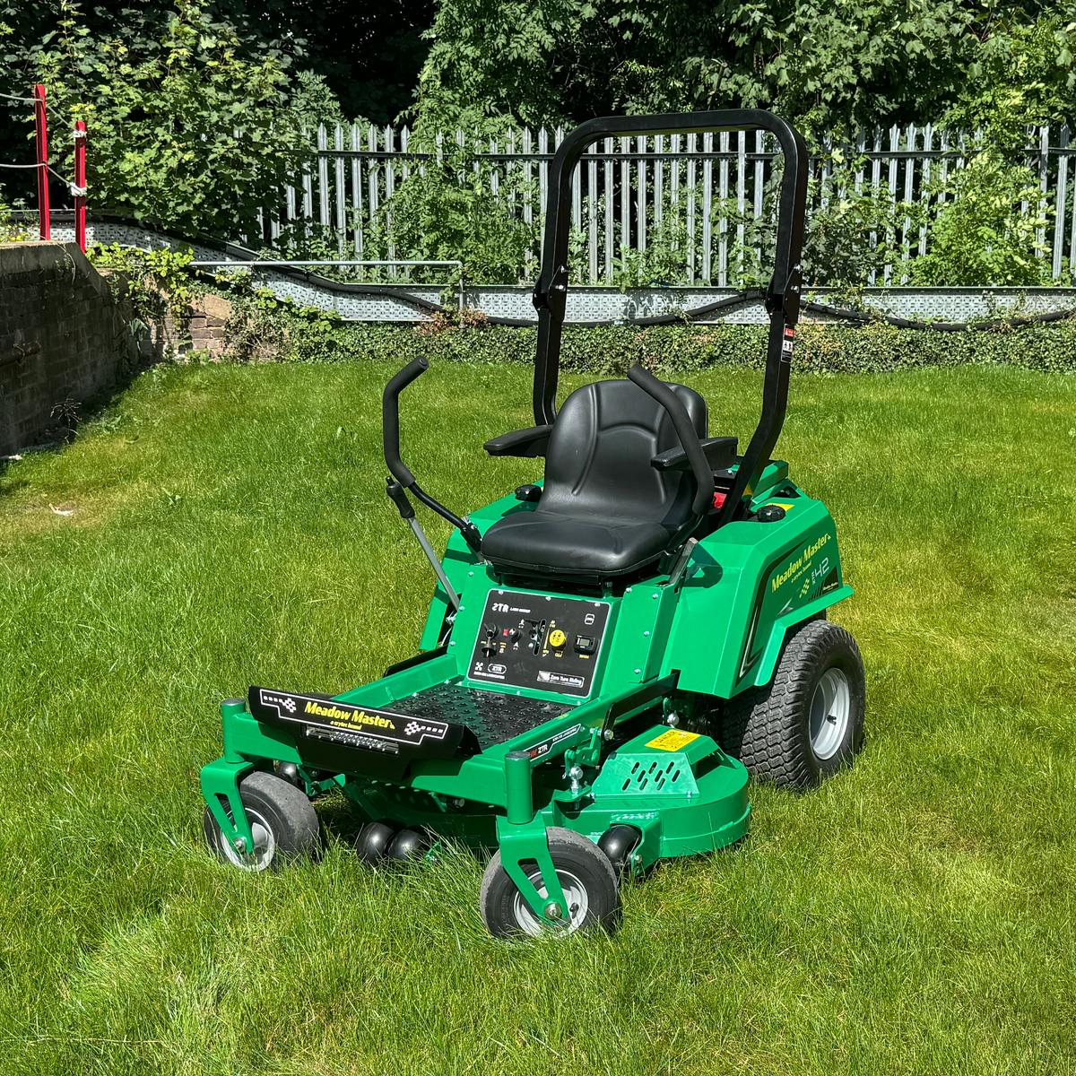 Meadow Master Zero Turn Ride On Lawn Mower 42 Inch Capacity Honda GX630 Engine