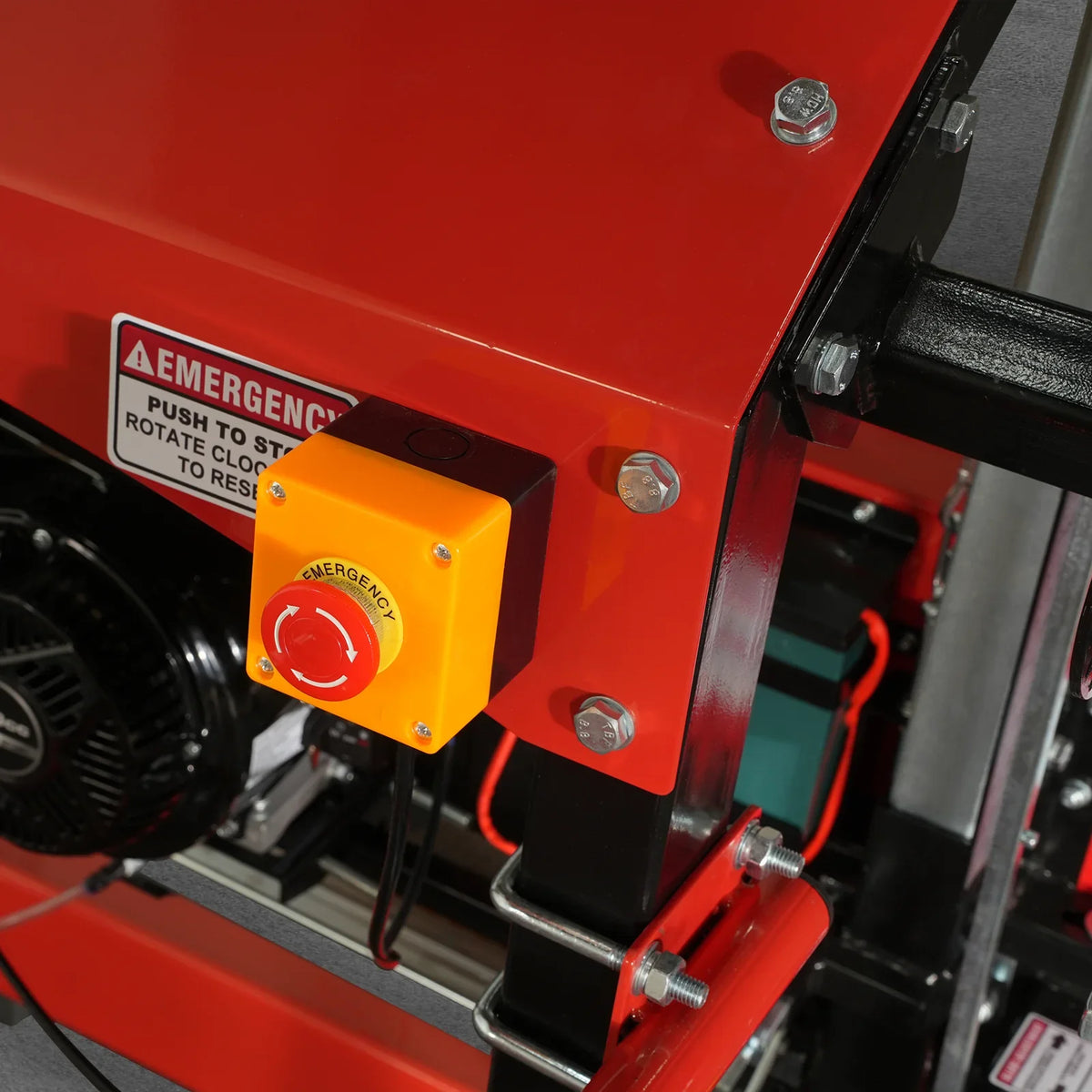 32" Portable Sawmill,  420cc 15HP DUCAR E-Start Gasoline Engine,  29" Board Width,  13' Track Length ,  SM32